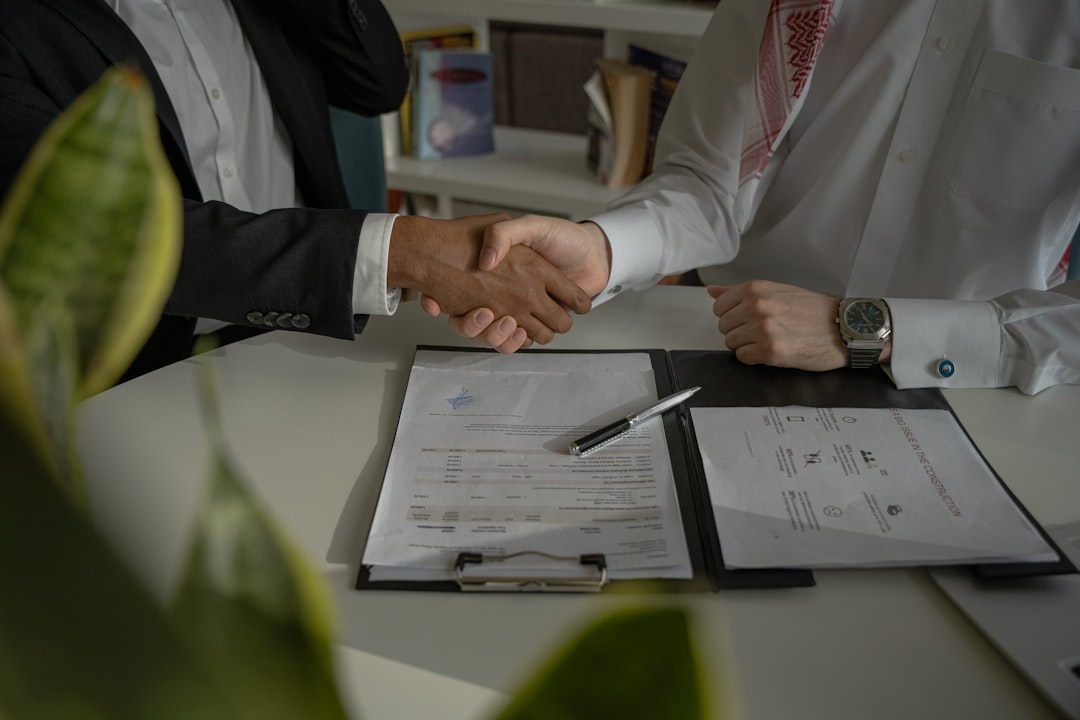 ein befristeter arbeitsvertrag regelt das arbeitsverhältnis für eine festgelegte dauer und bietet sowohl arbeitgebern als auch arbeitnehmern klare zeitliche rahmenbedingungen.
