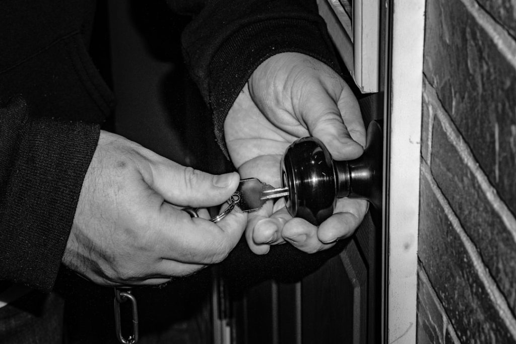erfahren sie alles über schlosserfähigkeiten: wichtige techniken, werkzeuge und tipps für professionelle schlossöffnung und sicherheit.
