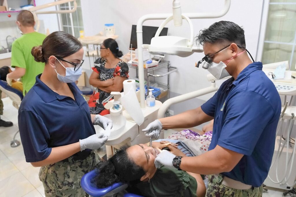 erfahren sie mehr über die rolle des dentalassistenten, seine aufgaben und karrierechancen im zahnärztlichen bereich.
