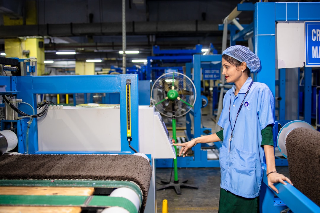 maschinenführer - verantwortlich für die bedienung und überwachung von maschinen in der produktion, sicherstellung der produktqualität und einhaltung von sicherheitsstandards.